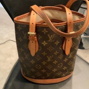 Louis Vuitton authentic Bucket Bag